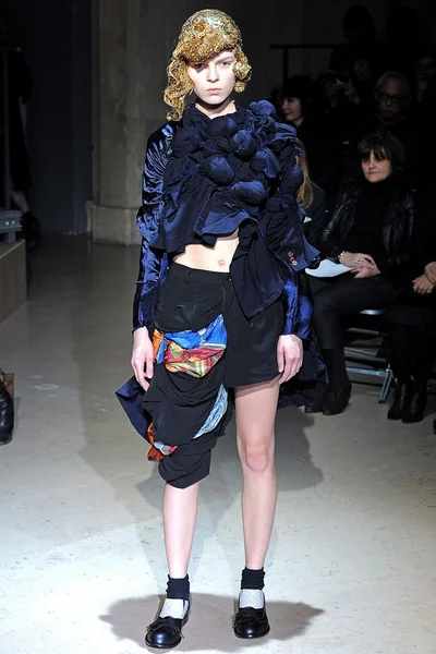 Look 10